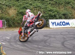 Fonds d'cran Motos stunt