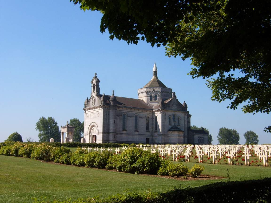 Fonds d'cran Constructions et architecture Cimetires Cimetire militaire Notre Dame de Lorette (62)