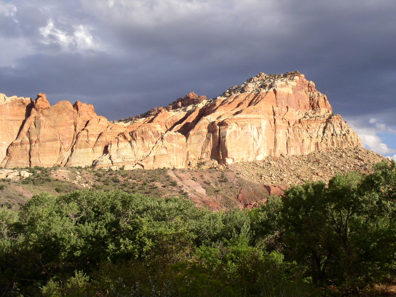 Fonds d'cran Nature Montagnes Capitol reef