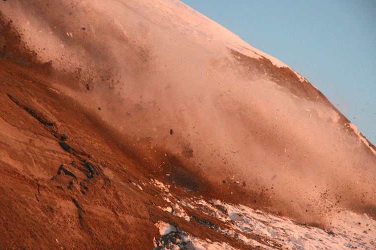 Fonds d'cran Nature Roches - Pierres - Sables Avalanche de pierres et de neige.