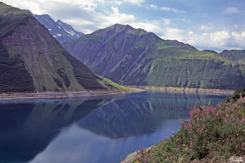 Fonds d'cran Voyages : Europe France > Rhne-Alpes Lac de Grand Maison.