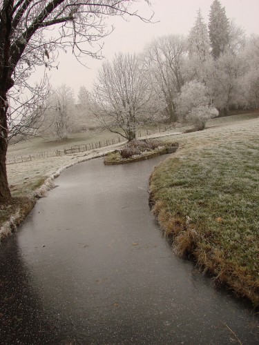 Wallpapers Nature Saisons - Winter Ruisseau gel, tout comme le paysage.