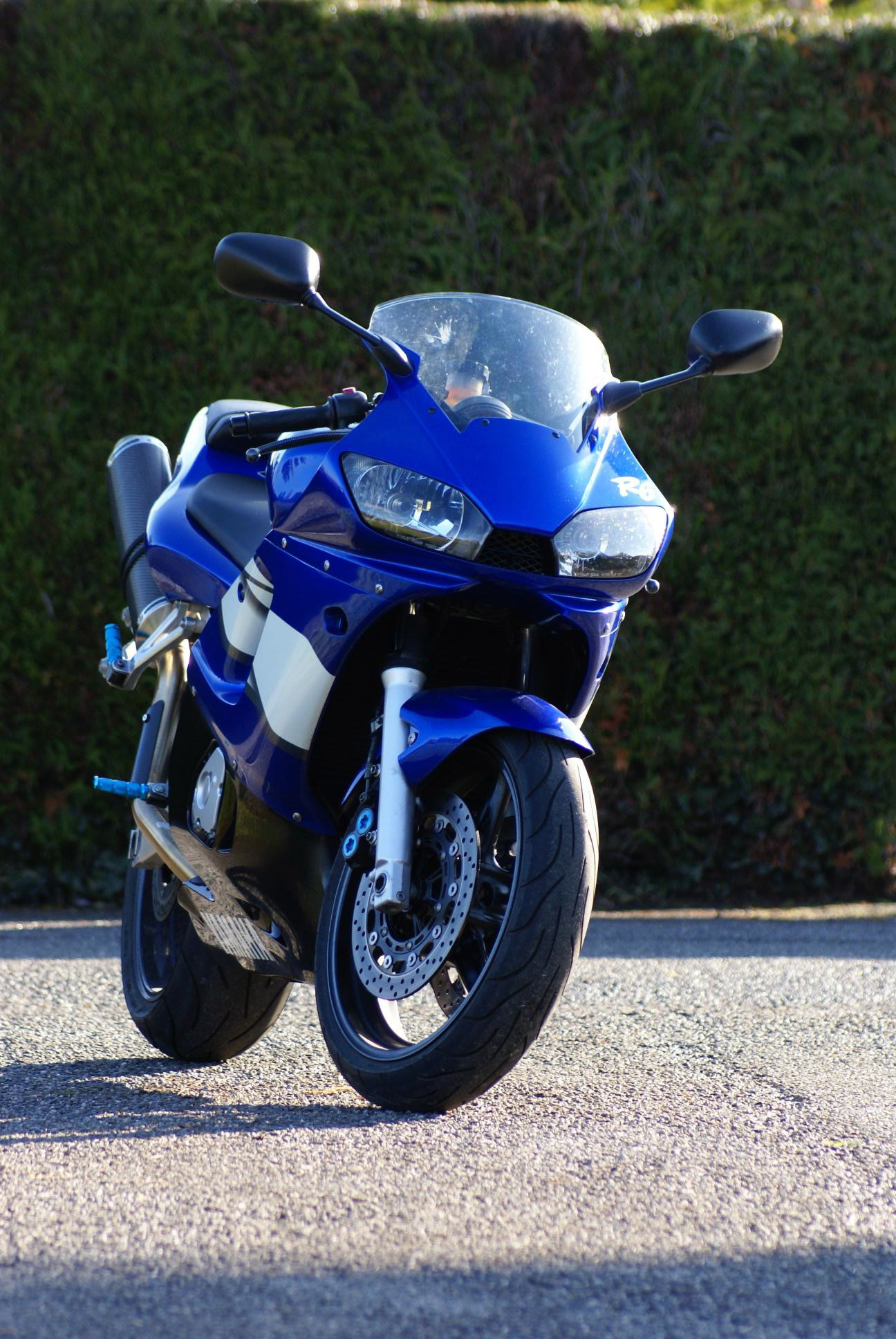 Fonds d'cran Motos Yamaha R6-Avant