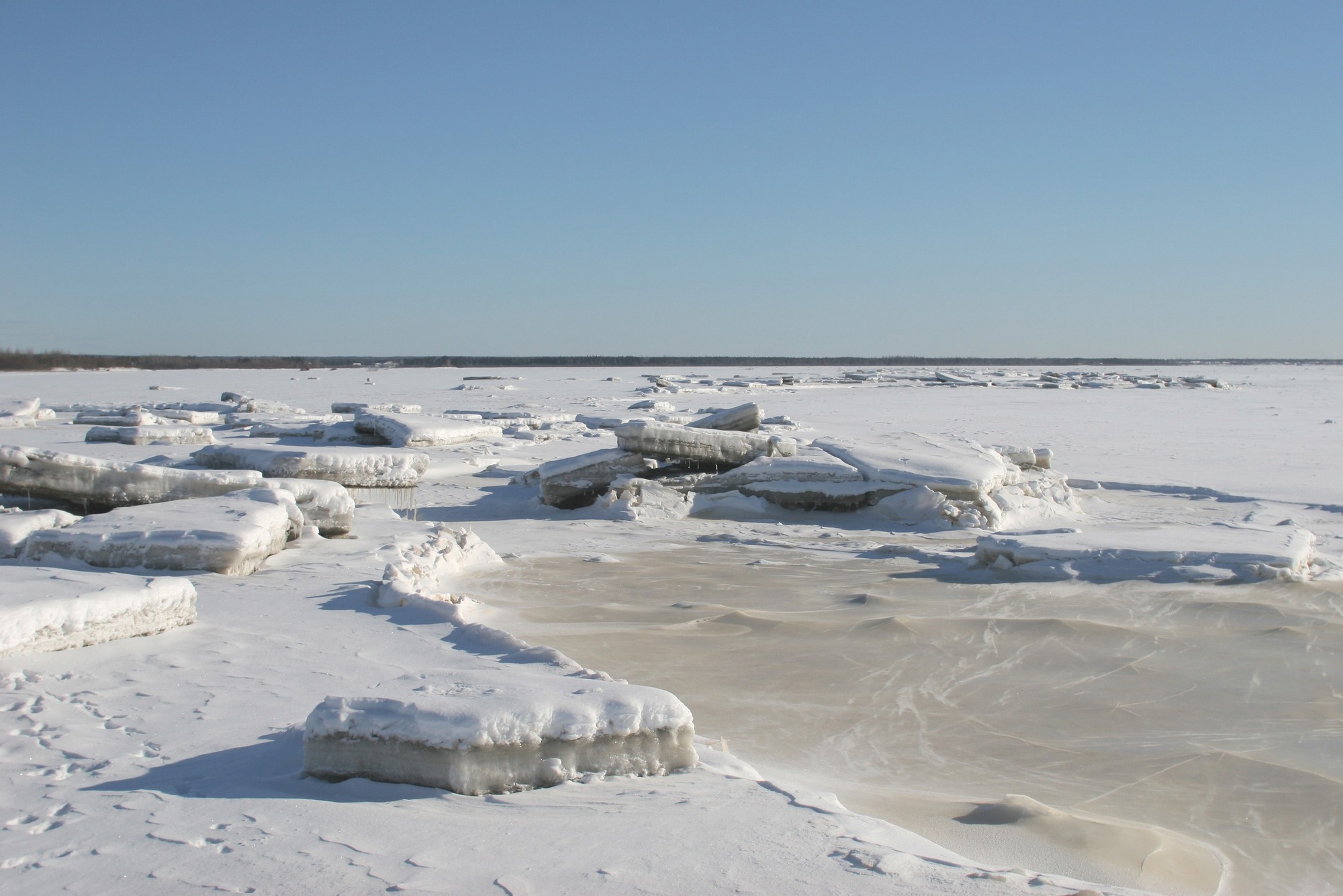 Fonds d'cran Nature Eau Marche sur la glace en mouvement.