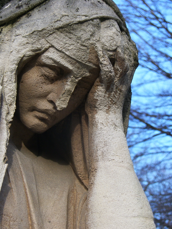 Fonds d'cran Voyages : Europe France > Ile-de-France une pleureuse au pere lachaise