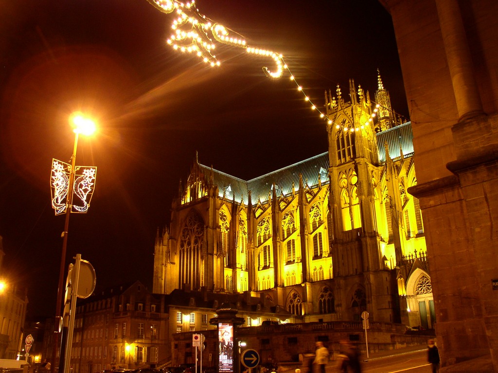 Fonds d'cran Voyages : Europe France > Lorraine Metz - La cathdrale illumine_01