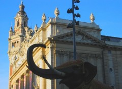 Fonds d'cran Voyages : Europe Lille 3000, le beffroi,l'opra,l'lphant