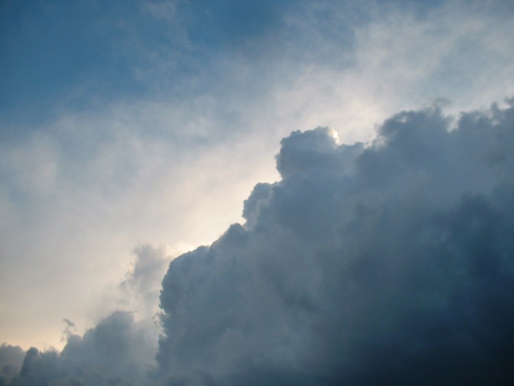 Wallpapers Nature Skies - Clouds Nuage noir d'orage VS ciel bleu