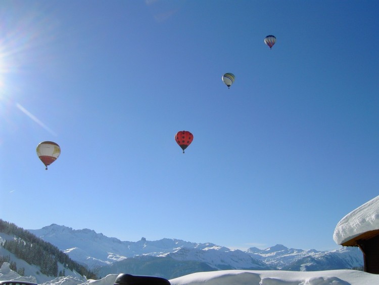 Fonds d'cran Avions Montgolfires - Dirigeables Lcher de montgolfires