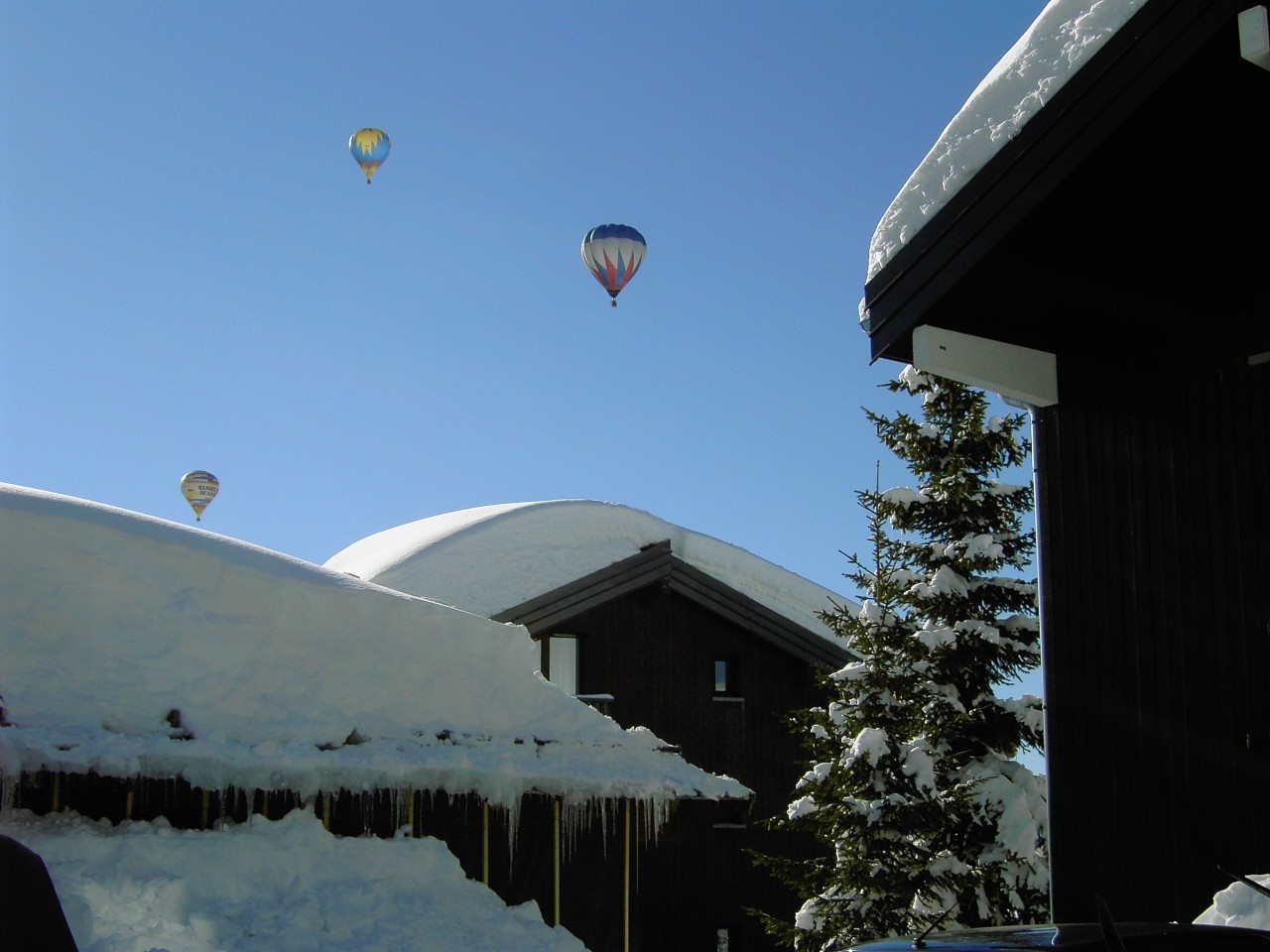 Fonds d'cran Avions Montgolfires - Dirigeables Lcher de montgolfires Les Saisies