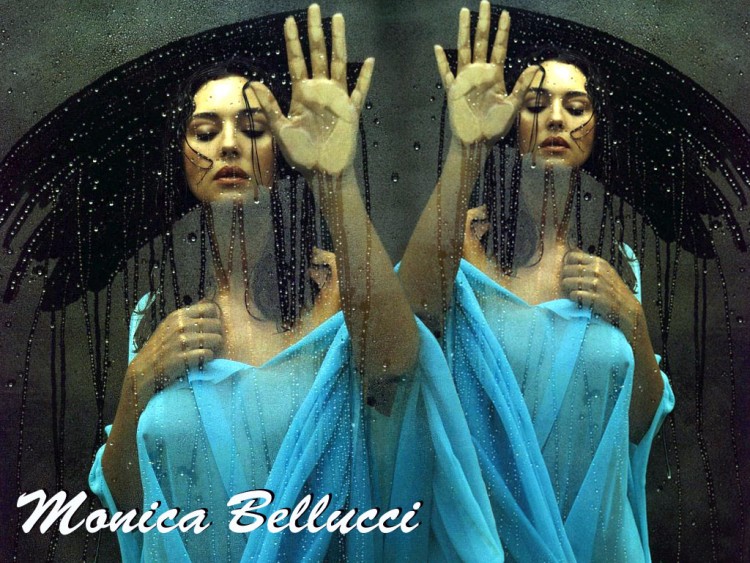 Wallpapers Celebrities Women Monica Bellucci Monica the blue beauty