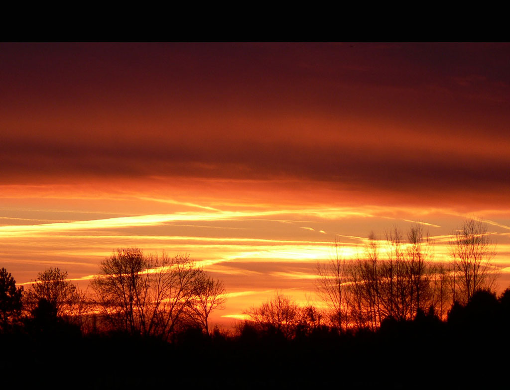 Fonds d'cran Nature Couchers et levers de Soleil Au lever du jour... le ciel rouge