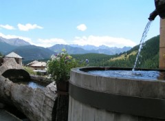 Fonds d'cran Nature Fontaine dans les Hautes-Alpes