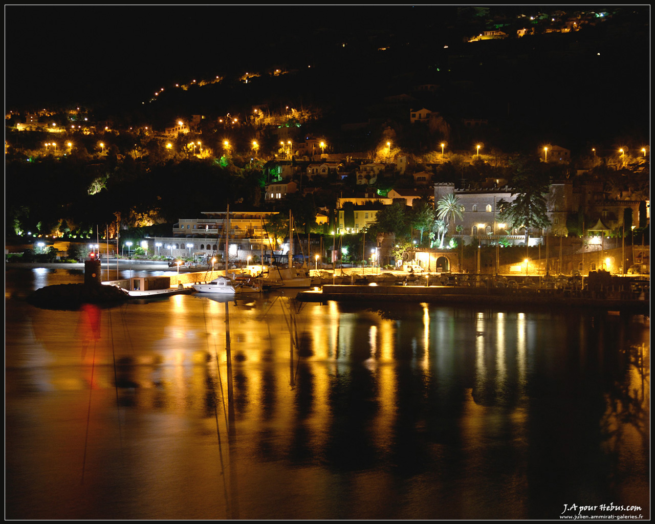 Fonds d'cran Voyages : Europe France > Provence-Alpes-Cte d'Azur Vue nocturne de Thoule-sur-mer (Alpes-Maritimes)