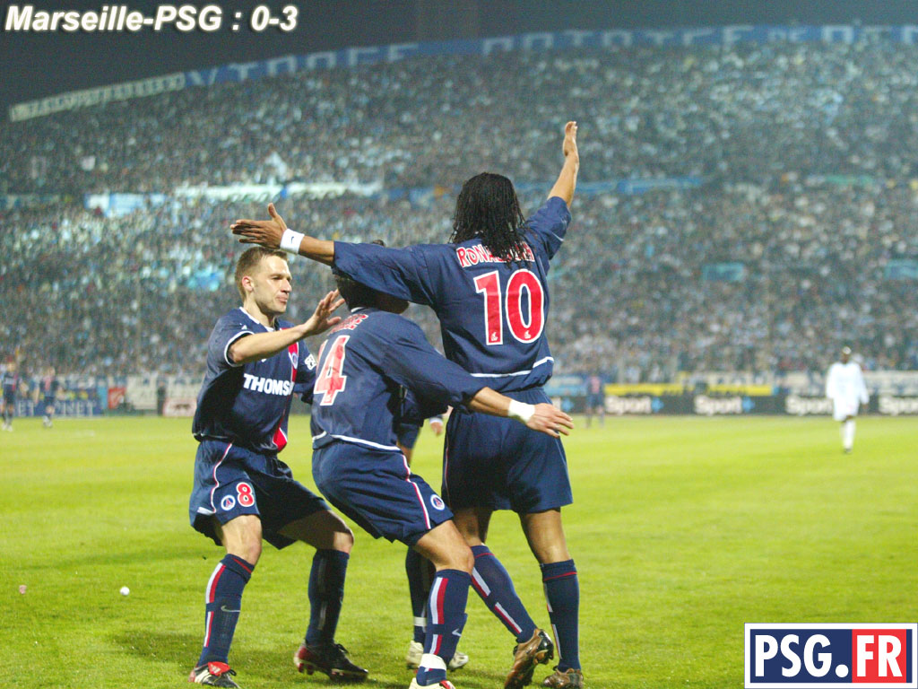 Wallpapers Sports - Leisures PSG Paris Saint Germain ronaldinho