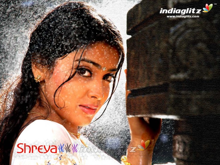 Wallpapers Celebrities Women Shreya sous la pluie