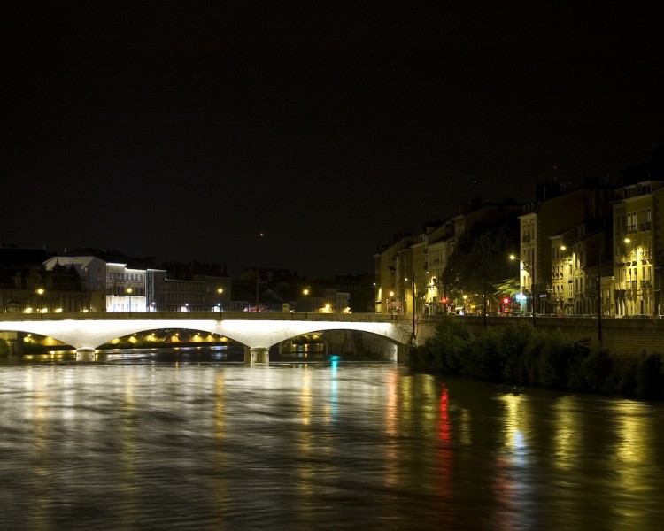 Fonds d'cran Constructions et architecture Ports - Quais L'isre la nuit