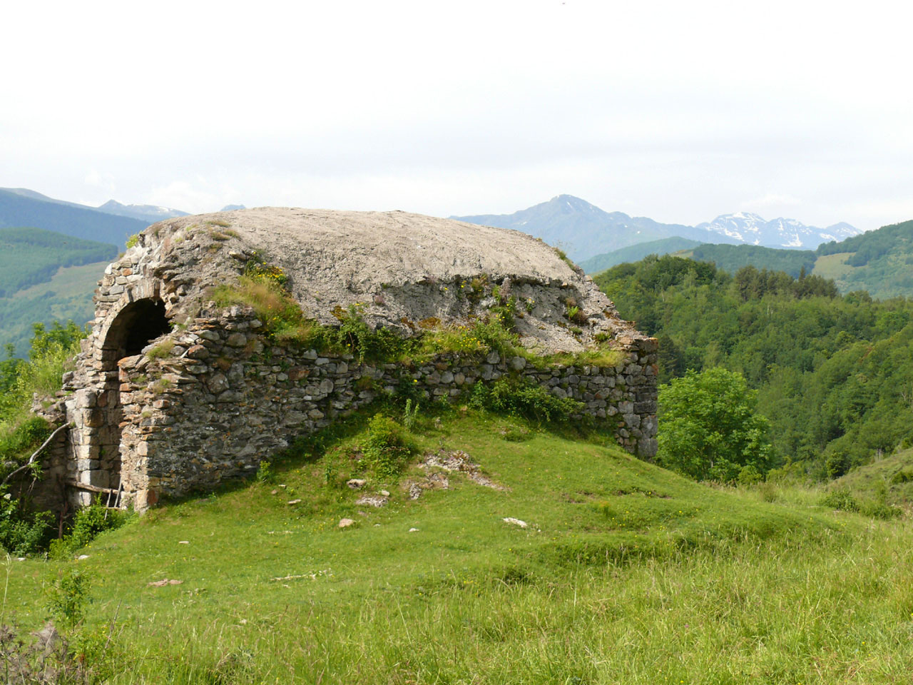 Fonds d'cran Constructions et architecture Ruines - Vestiges Vieille Chapelle en montagne