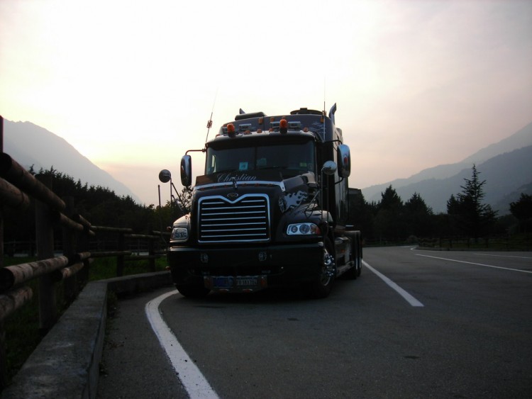 Fonds d'cran Transports divers Camions Mack Vision