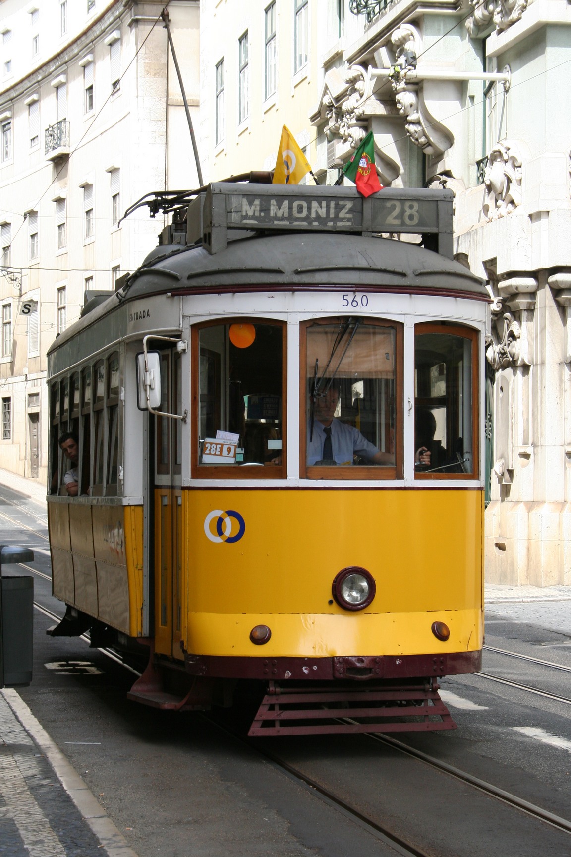 Fonds d'cran Transports divers Divers Tram  Lisbonne