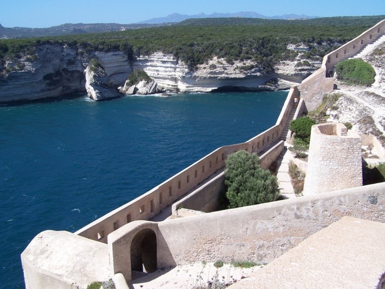 Wallpapers Trips : Europ France > Corsica Les remparts  BONIFACIO