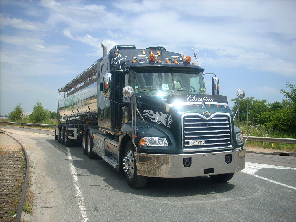 Fonds d'cran Transports divers Camions Mack Vision