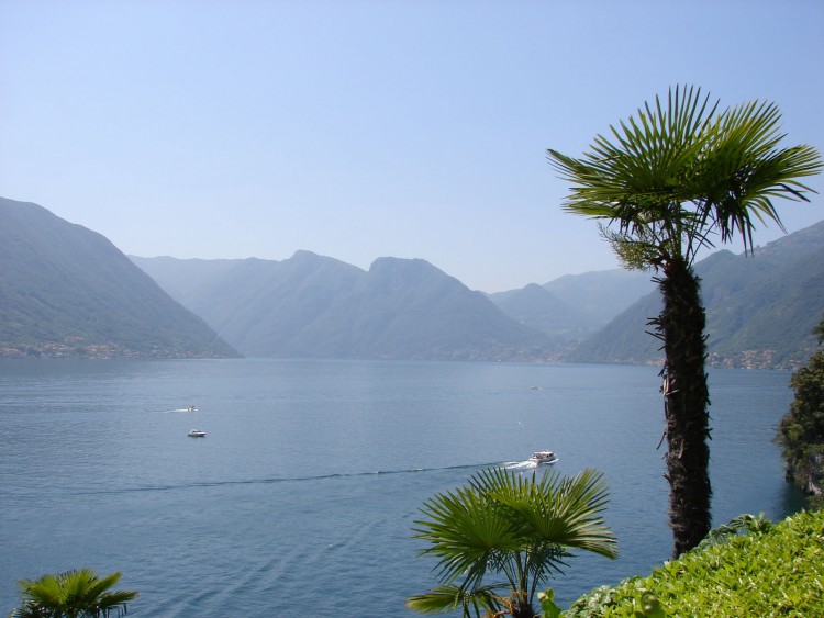 Fonds d'cran Nature Lacs - Etangs Vue sur le lac de Come depuis la villa del Balbianello