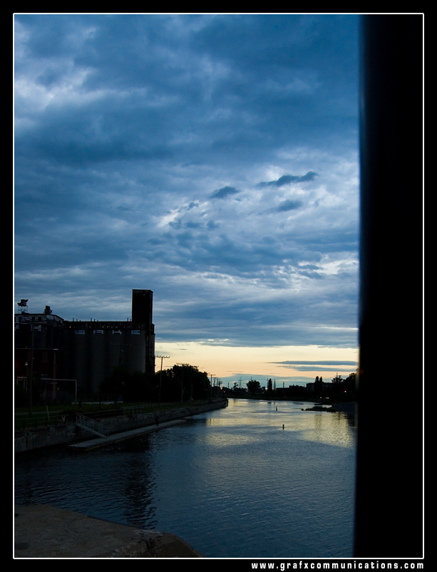 Fonds d'cran Nature Paysages la nuit tombe sur le canal