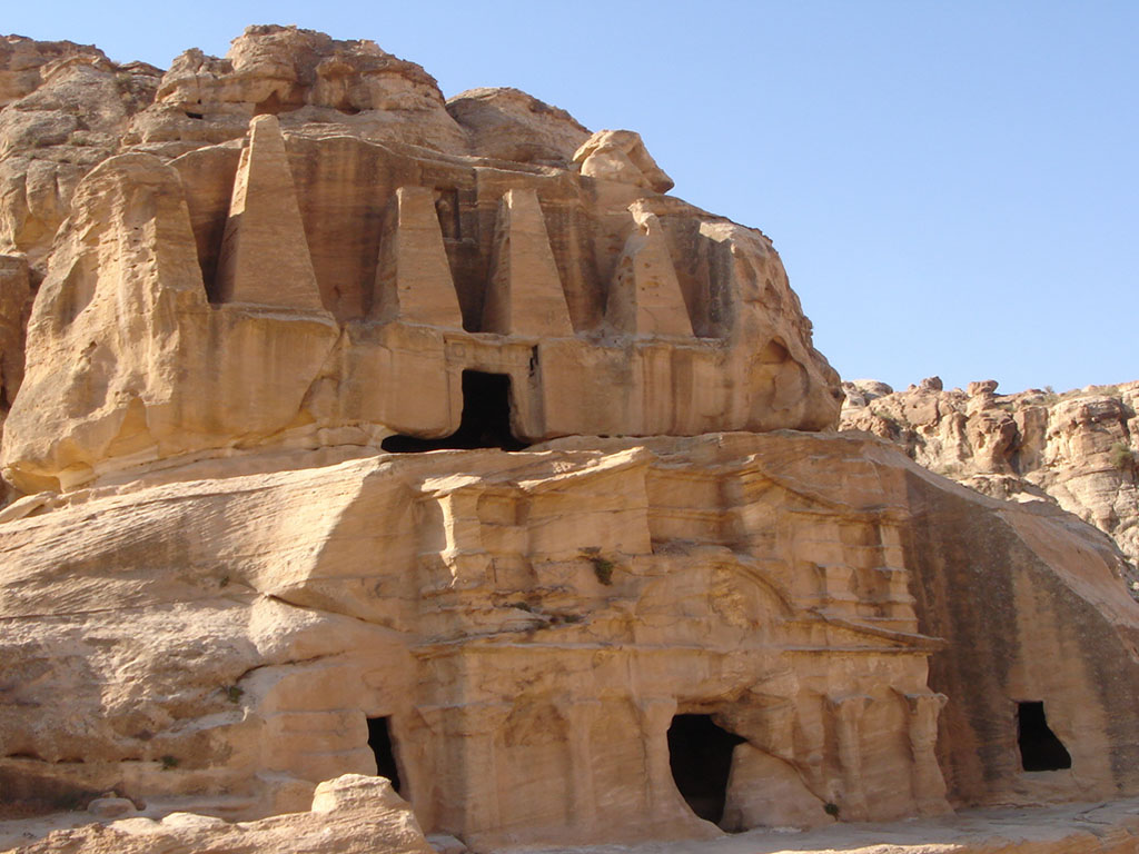 Fonds d'cran Constructions et architecture Ruines - Vestiges tombeau aux obelisques