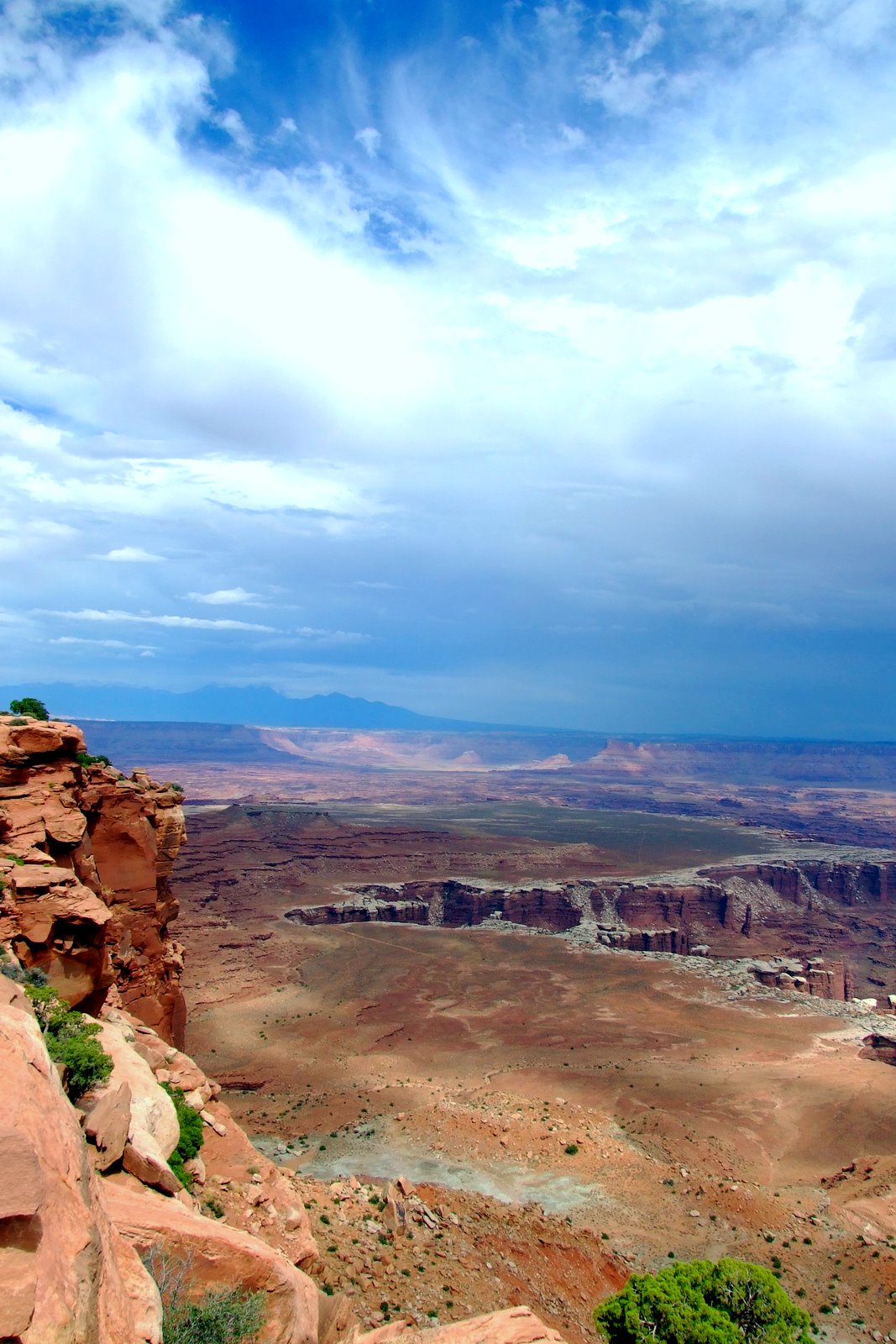 Fonds d'cran Voyages : Amrique du nord Etats-Unis Vue sur l'immensit de Canyonland 1