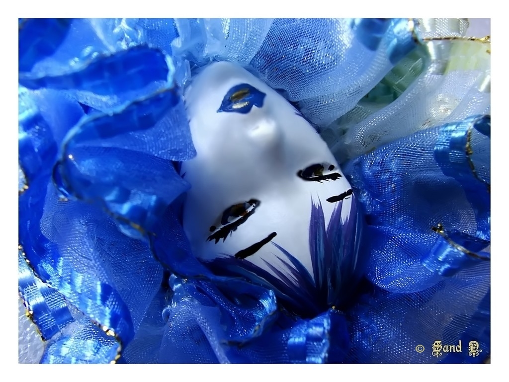 Fonds d'cran Objets Masques True Blue