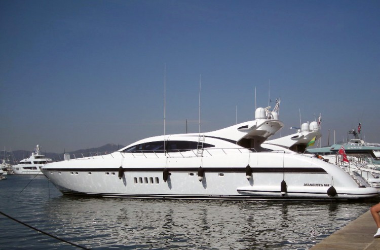 Fonds d'cran Bateaux Bateaux  moteur yacht de st tropez