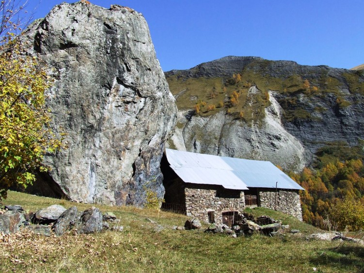 Fonds d'cran Nature Montagnes bergerie de la valle du Ferrand