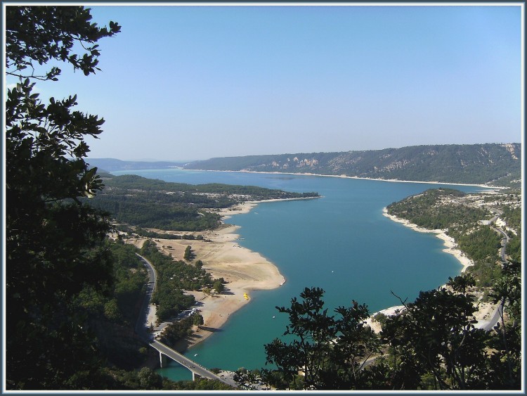 Fonds d'cran Nature Fleuves - Rivires - Torrents Lac de Sainte-Croix sur le Verdon