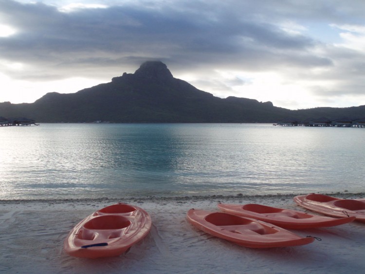 Wallpapers Sports - Leisures Kayak - Canoe coucher de soleil sur Bora