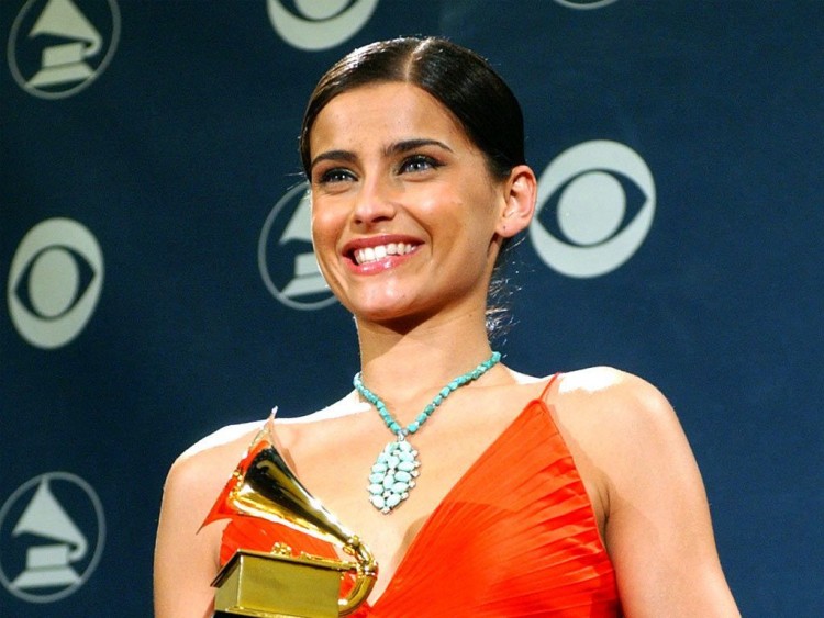 Fonds d'cran Clbrits Femme Nelly Furtado Ceremonie