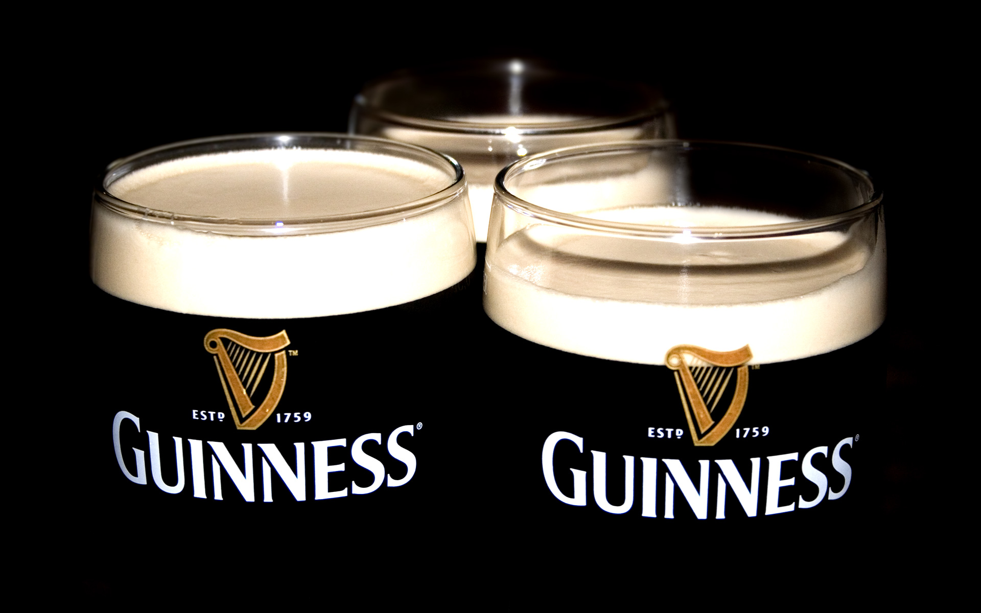 Fonds d'cran Grandes marques et publicit Guinness Dark shamrock