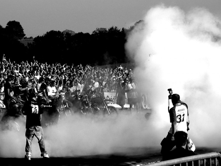 Fonds d'cran Motos Stunt & Freeride Landrvarzec #07