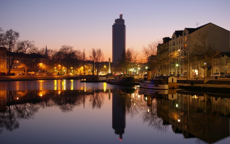 Fonds d'cran Constructions et architecture Ports - Quais Tour de Bretagne