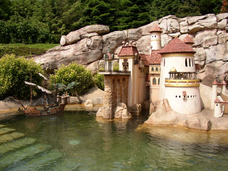 Fonds d'cran Constructions et architecture Parcs d'attractions > DisneyLand Disneyland resort paris