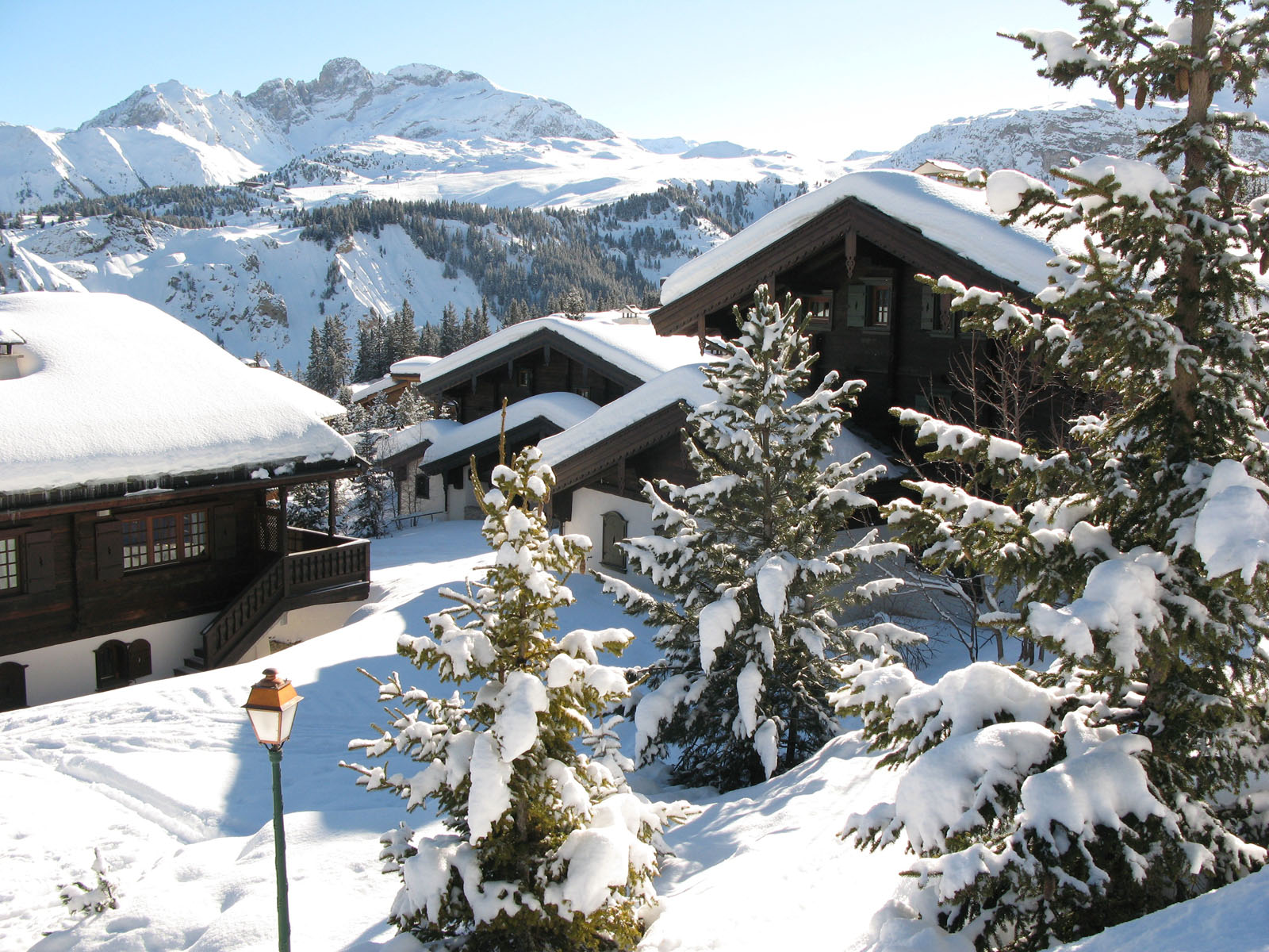 Fonds d'cran Constructions et architecture Chalets courchevel sous la neige