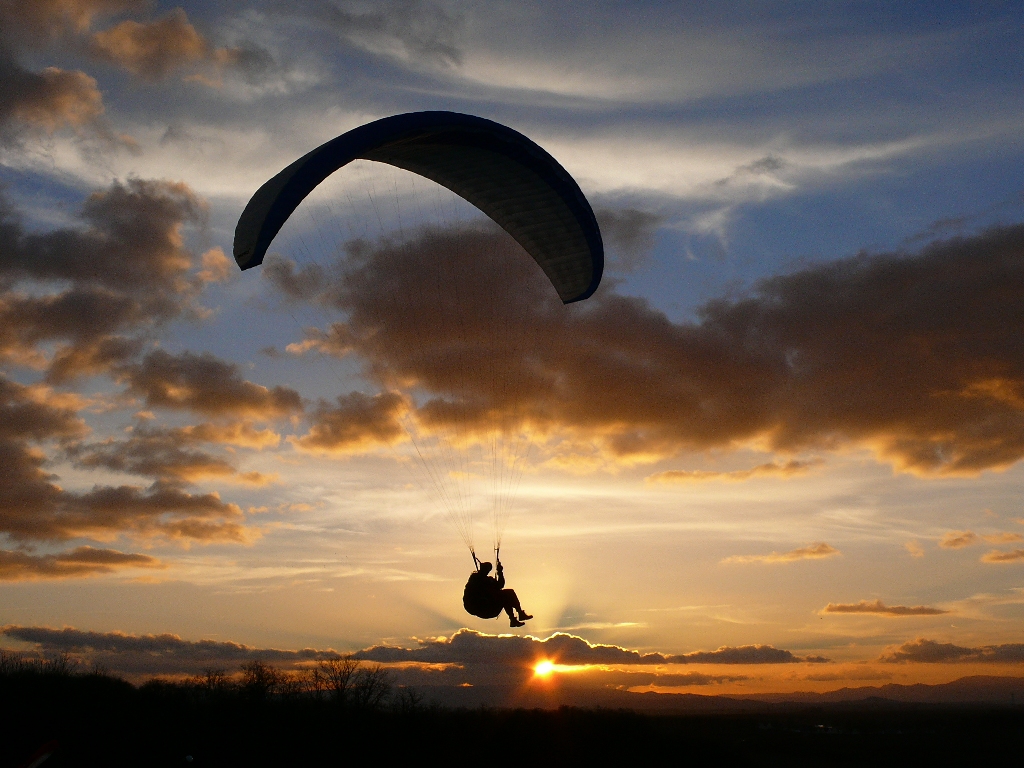 Fonds d'cran Sports - Loisirs Parachutisme COUCHER DE SOLEIL