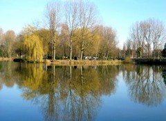 Fonds d'cran Nature L'effet miroir dans le bleu du ciel et de l'eau