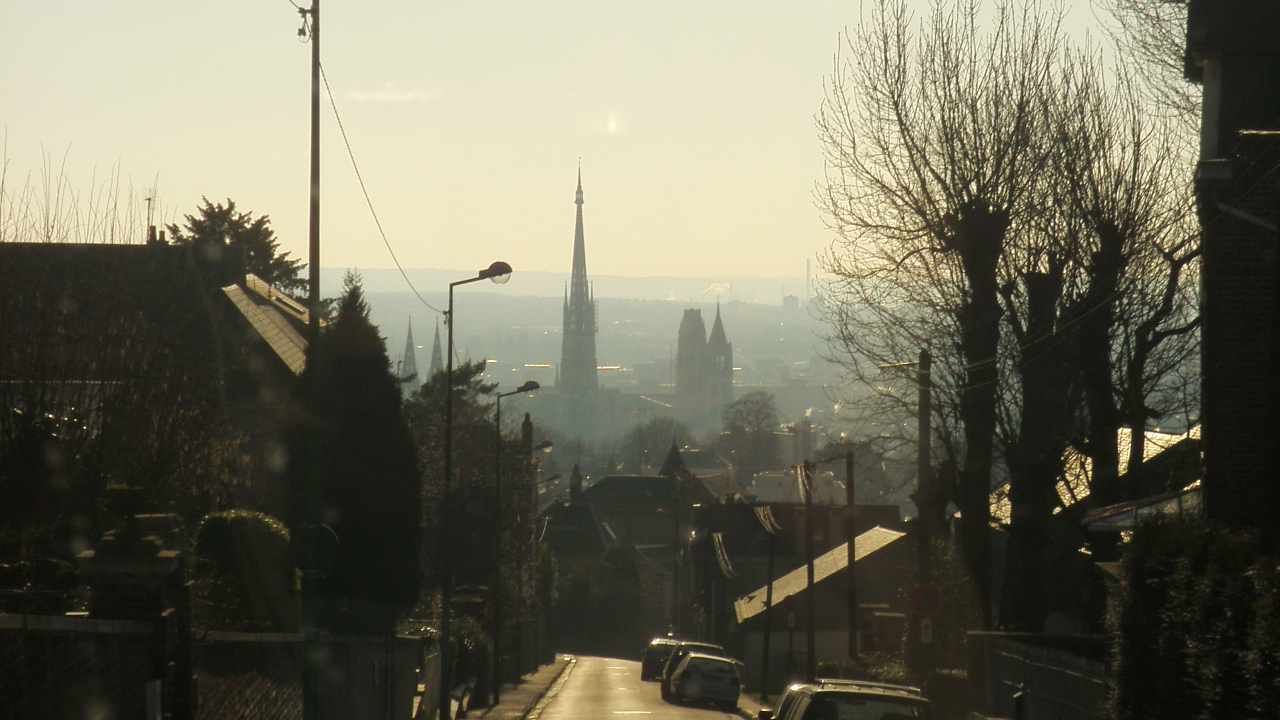 Fonds d'cran Constructions et architecture Villes - Villages La cathdrale de rouen depuis la route de bihorel