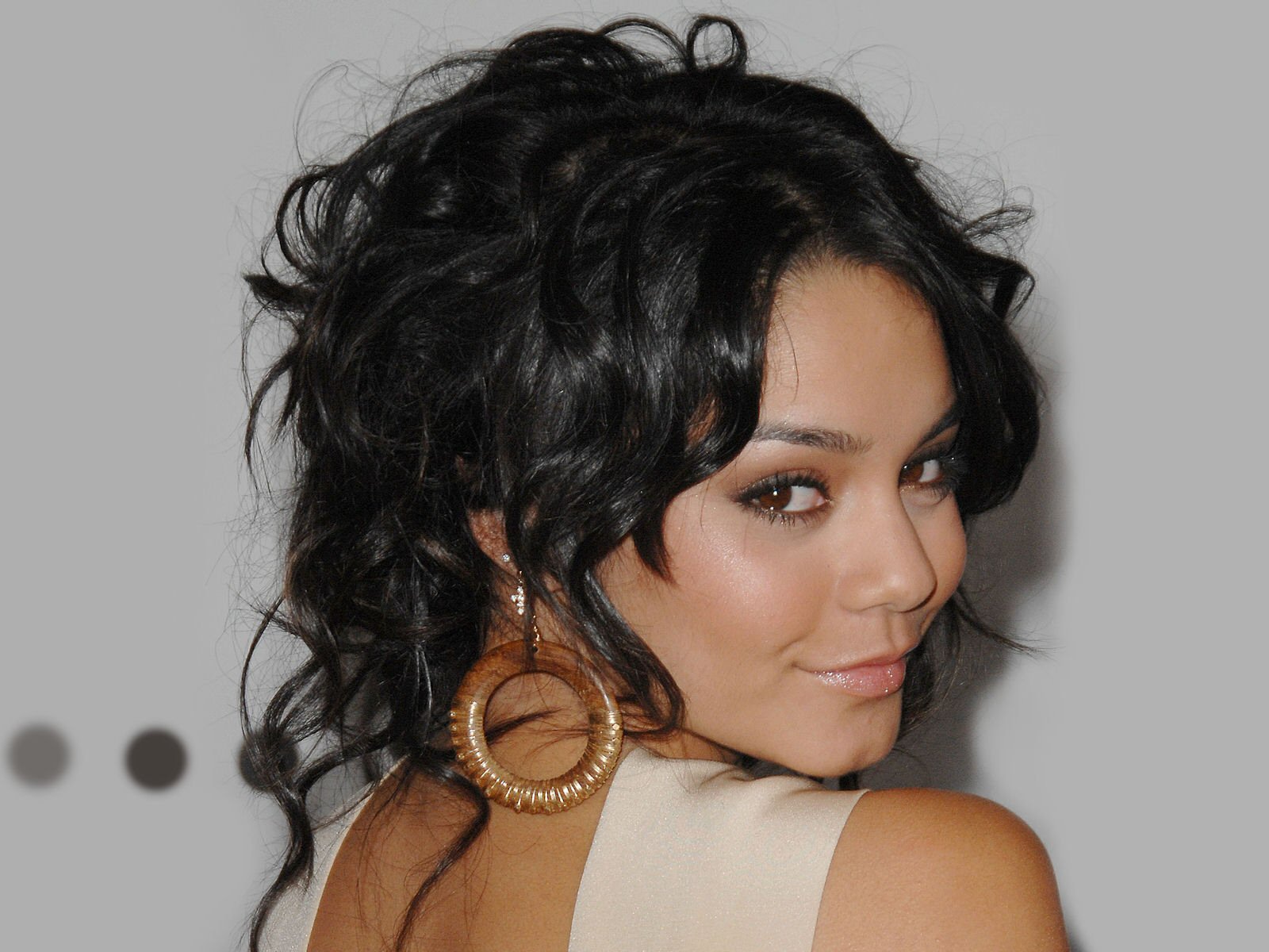 Fonds d'cran Clbrits Femme Vanessa Hudgens 