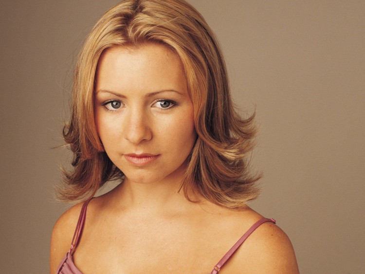 Wallpapers Celebrities Women Beverley Mitchell Wallpaper N195574