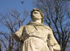 Fonds d'cran Constructions et architecture la statue de Rollon sous le soleil et les bourgeons