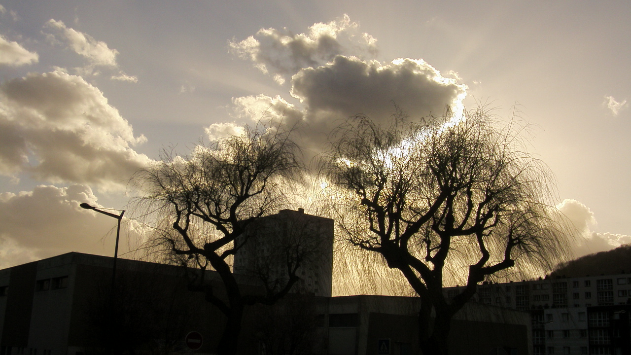 Fonds d'cran Nature Ciel - Nuages le soleil cach par les nuages  darnetal