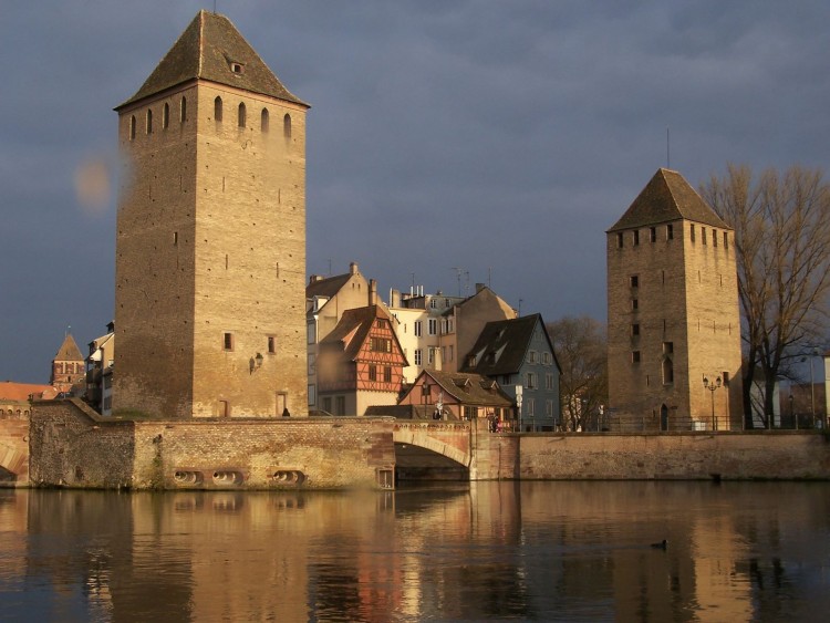 Fonds d'cran Voyages : Europe France > Alsace Strasbourg entre soleil et pluie