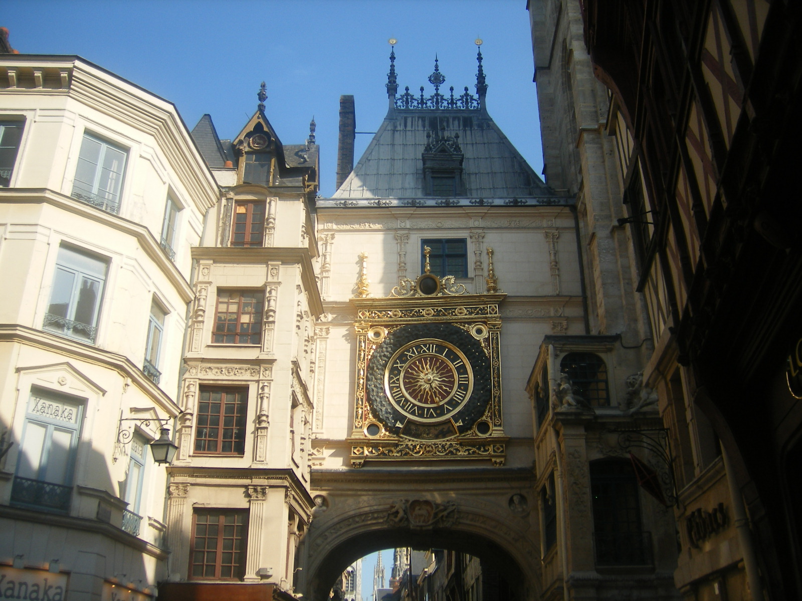 Fonds d'cran Constructions et architecture Chteaux - Palais le gros horloge de rouen illumin par le soleil